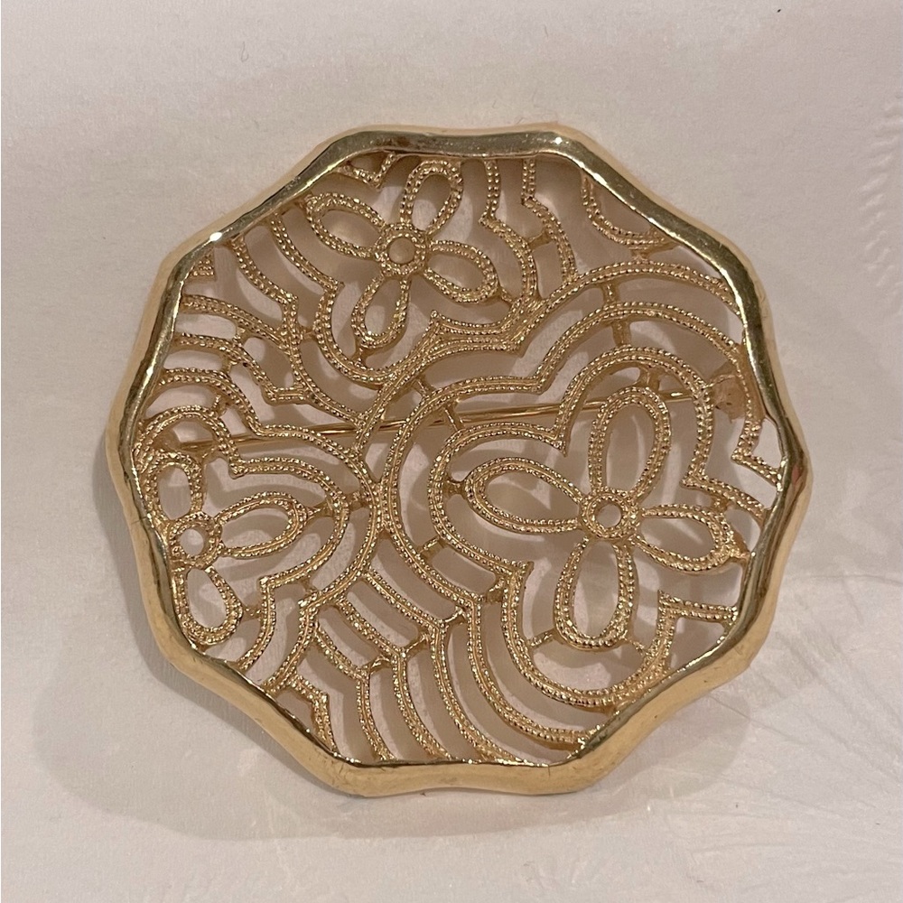Vintage CROWN TRIFARI Goldtone 2" Floral Filigree Style Brooch Pin